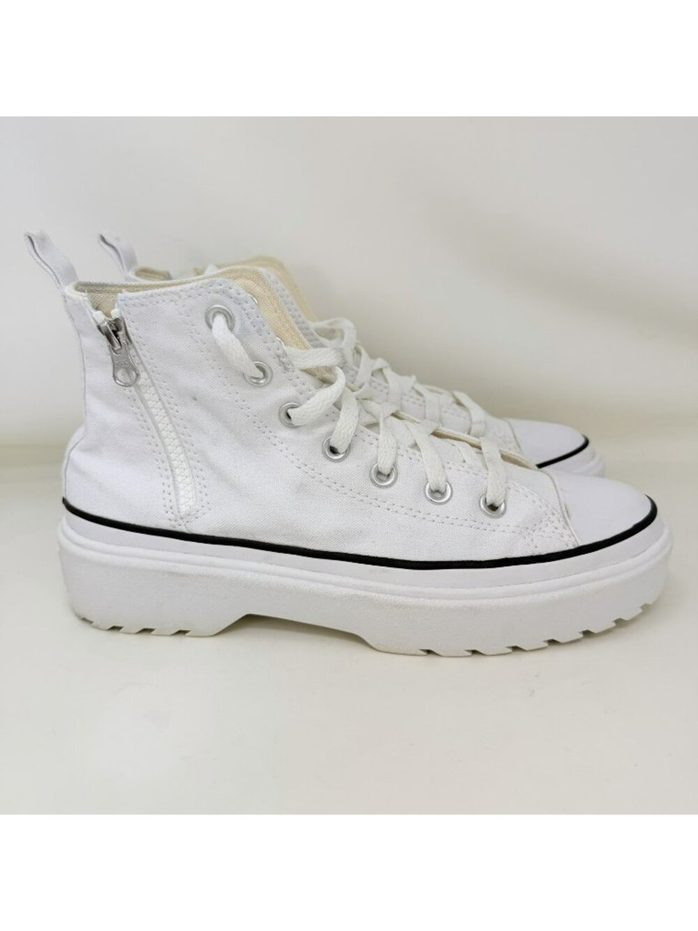 Converse Chuck Taylor Lugged Platform Shoes Girls Size 6.5 / Women’s Size 8